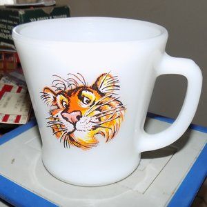 VINTAGE ESSO GAS TIGER MUG MILK GLASS C 1960'S